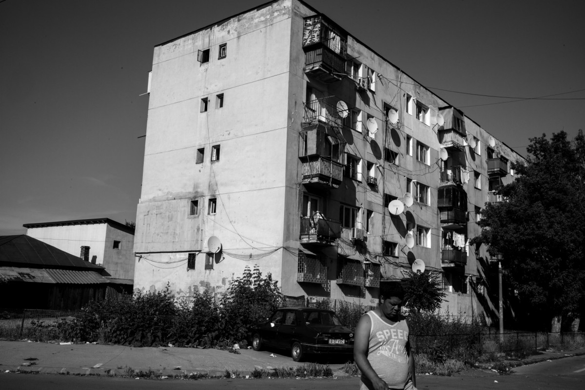 Soviet era buildings in Ferentari district in Bucharest (T. Clavarino)